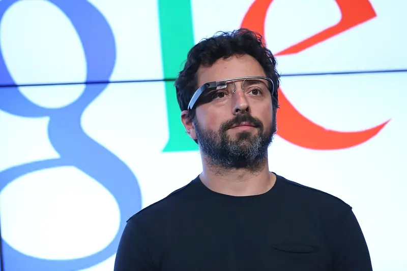 Sergey Brin con i google glasses 2024